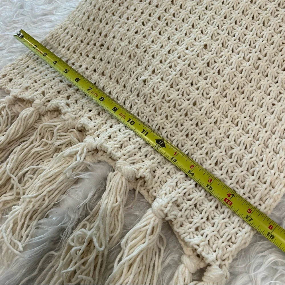 Hollister Oversized Knit Ecru Shawl/Scarf Tassel Fringe Hems Cream Boho Soft